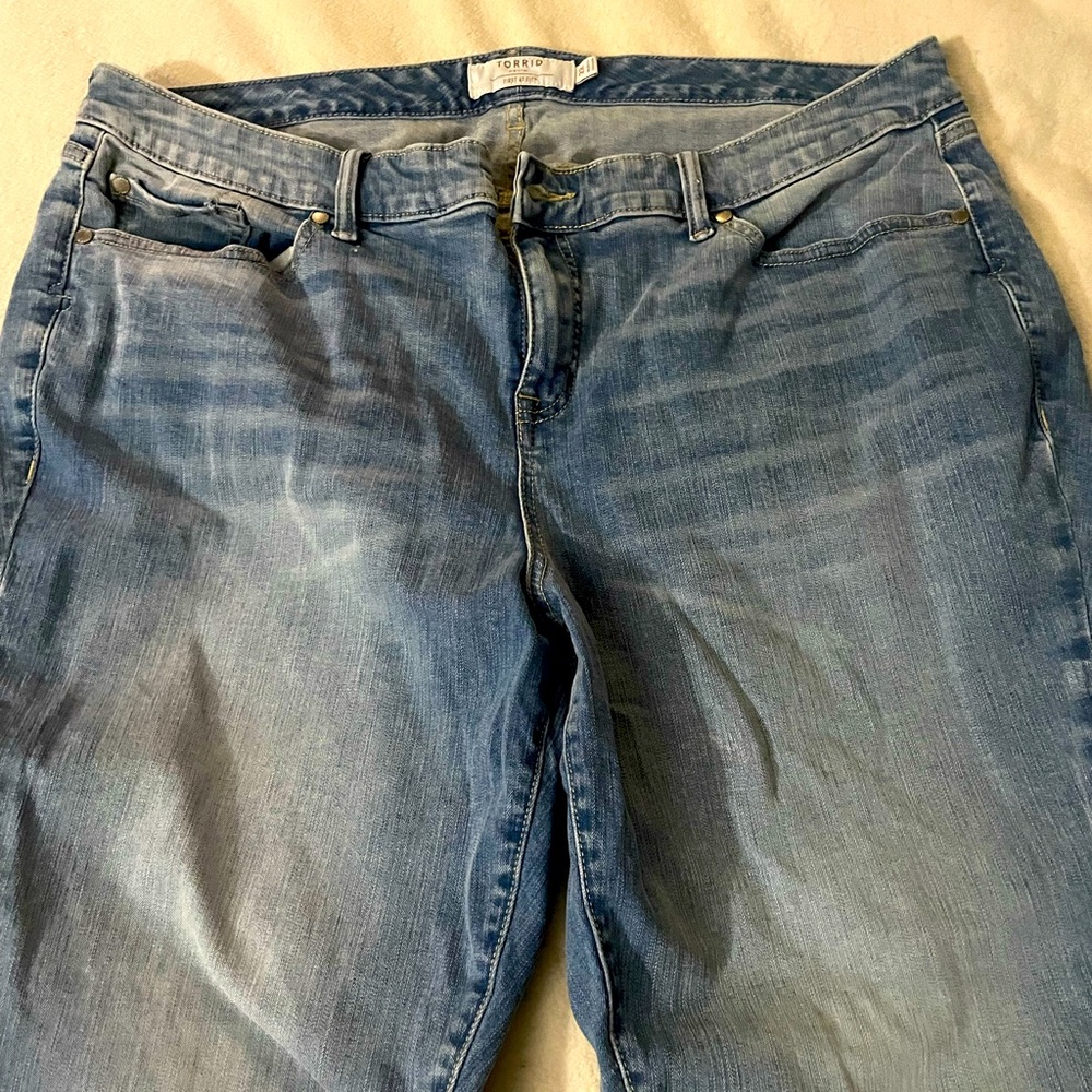 TORRID JEANS Size 22 Short